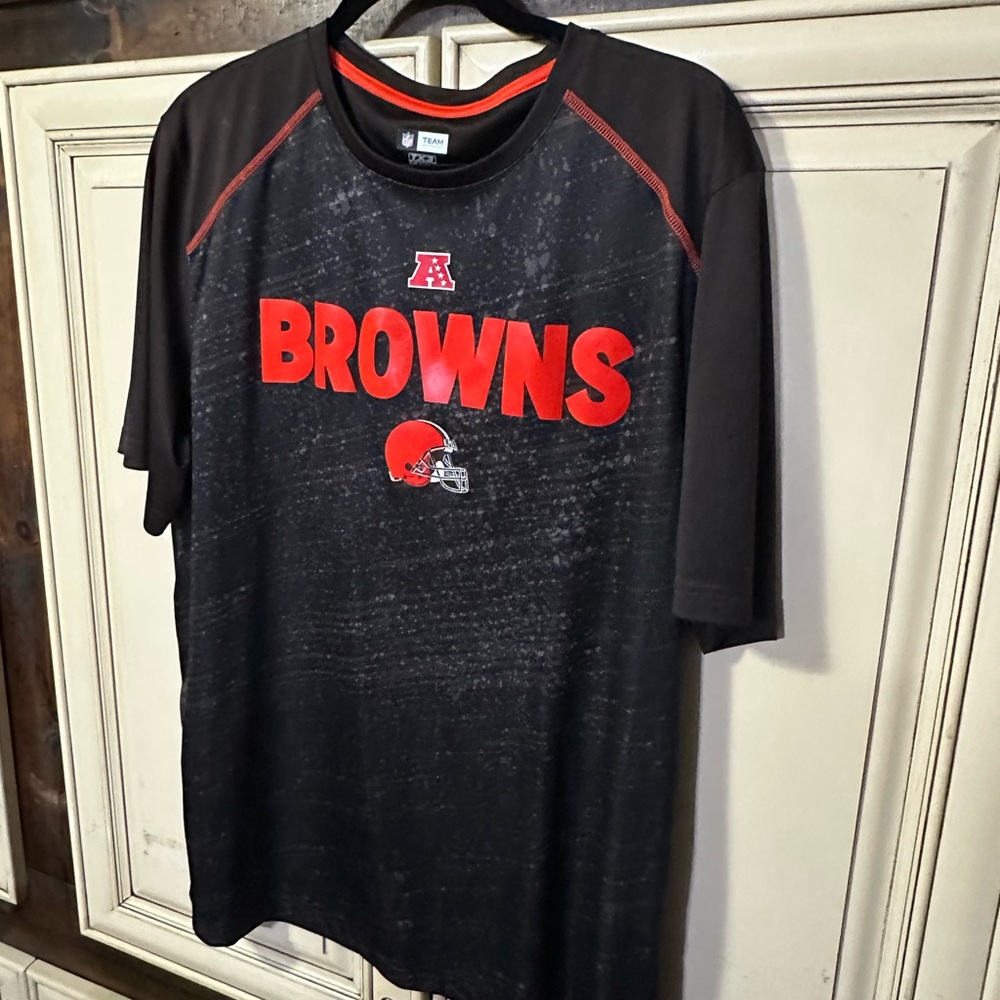 NWOT Men's Black Cleveland Browns T-Shirt